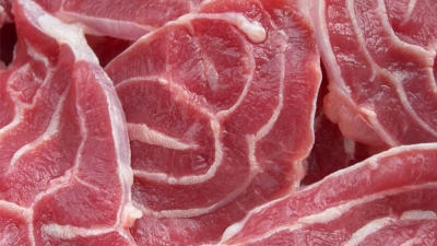 Thịt thăn bò cắt tròn quanh chân lọc sạch lớp ngoài